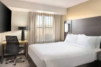 Image de Pleasant Stay, Convenient Location! Three Relaxing 2br Suites, Outdoor Pool!