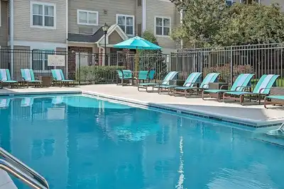 Image de Rare Find! Three Pet-friendly Units, Pool, Free Breakfast and Shuttle Service!