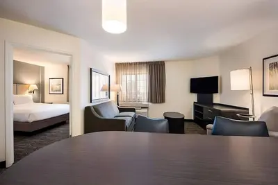 Image de Comfort and Relaxation! Two Spacious 1br Suites, Full Kitchen, Pets Allowed!