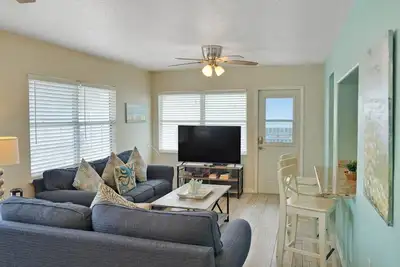 Image de Duplex near beach with heated pool, grill, washer/dryer, patio, Ac