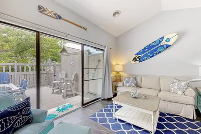 Image de Sea Colony West condo with lovely deck, pools, hot tubs, tennis, & beach shuttle