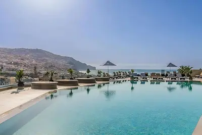 Image de Three Units w\/ Relaxing Views! With Swimming Pools, Free Parking, Area Shuttle!