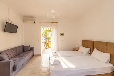 Image de Skioni Studio: Triple Room with Terrace