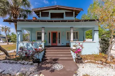 Image de Basque Bungalow: Charming remodel, covered pool, minutes to beaches