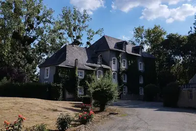 Image de Propriété Équestre en Bordure de Rivière