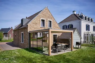 Image de Villa avec véranda près d'un parc de vacances