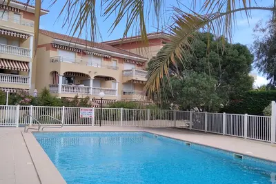 Image de Appartement avec une grande terrasse Ă 100 m de la plage
