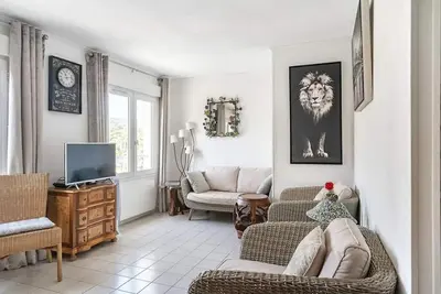 Image de Duplex Appartement 300m De La Mer avec balcon, Wi-Fi et climatisation
