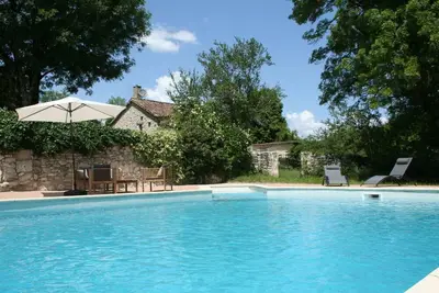Image de Gîte de charme en Périgord avec piscine, jardin, wifi et équipements complets
