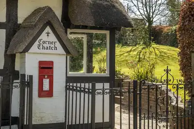 Image de Corner Thatch - a charming cottage that sleeps 4 guests in 2 bedrooms