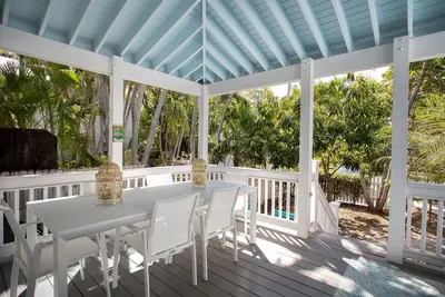 Image de Casa Mango-2 bedroom 2 bath in Casa Marina area w/ parking, private porch