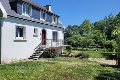Image de maison familiale avec jardin au calme