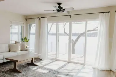 Image de Lakefront 4br 4 Ba Luxurious Bungalow