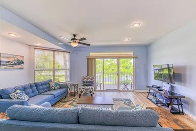 Image de 2br on Golf Course - Close to Sports Plex - Owa