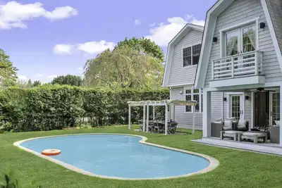 Image de Beautiful Southampton Village Home, Perfect for Families with Private Pool. . .