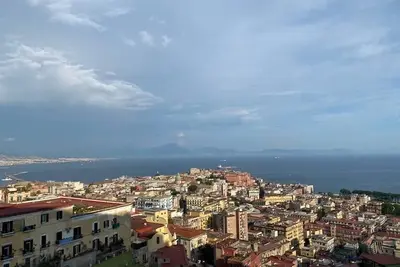Image de You'll wake up amid sun and sea looking at Vesuvius reflected in the Bay of Naples