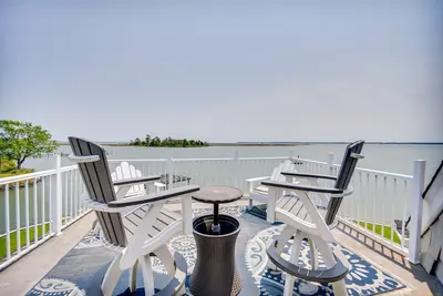 Image de Bayfront White Stone Escape w/ Private Beach!