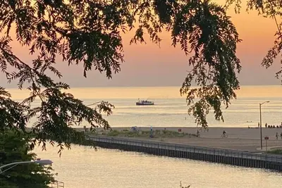 Image de Sleeps 8. Close to everything in South Haven!