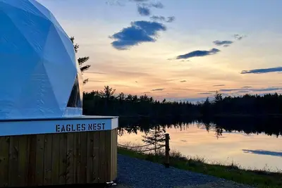 Image de The Eagles Nest dome - Secluded lakeview w/ hot tub - 20 mins from St. Andrews!