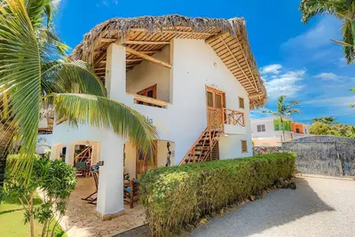 Image de Caribbean villa a 10-minute walk from 2 fantastic white sand beaches.