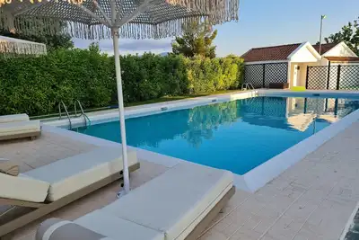 Romantic traditional Villa with huge garden, swimming pool, basketball court etc
