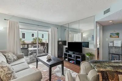 Image de Oceanfront Charm: Stay by the Sea with Pool
