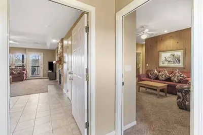 Image de Full Condo with Fireplace + Suite with Kitchenette at StoneBridge Village