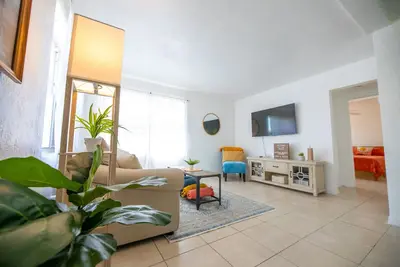 Image de The Shores Beach Cottage - a Short Walk from the Sand - Daytona Beach Shores