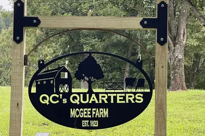 Image de Renovated! Peaceful farm setting. Close to Ttu, town and Cummins Falls.