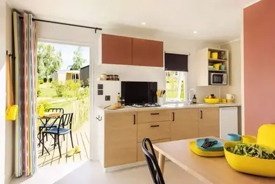 Image de Mobilheim Premium Mercure 26m2 (2 Schlafzimmer) + Tv + Klimaanlage + überdachte Terrasse 4 Personen