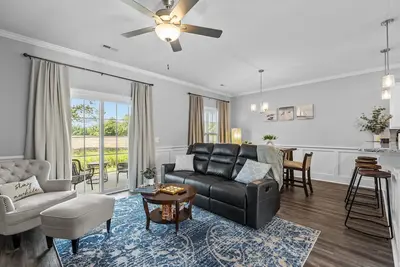 Image de Vistapoint, minutes away from Ecu/hospital, restaurants, and city attractions.
