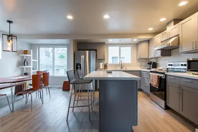 Image de Modern Townhome North Beacon Hill - 5 minutes to Downtown