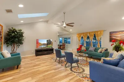 Image de Cozy&Tranquil Heaven With KingSuite&Covered Patio&BigFencedYard, 5-Star-Location