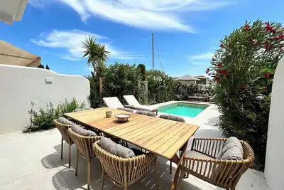 Image de Villa Standing avec Piscine et Amarrage, domaine sécurité, avec Plage à 5 mn