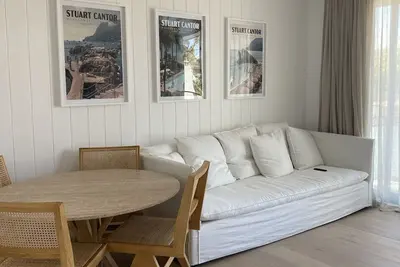 Image de North-facing, top Floor, Coastal Apartment