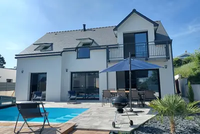 Image de villa 4 chambres, 10 couchages, Piscine privée chauffée plage à 4 min de marche