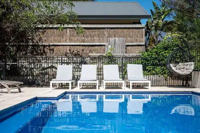Image de Beach house with pool, tennis court, and spa bath. Walking distance to beach.