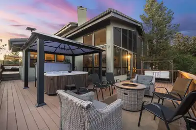 Image de Luxury Private Uptown Cabin Home w/ Spa & Fire Pit