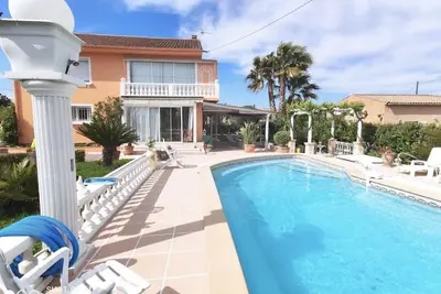 Image de Rez de Villa de Charme Pour 5 Personnes Proche Commerces et Plages à 15 Minutes