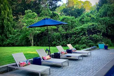 Image de Heated SaltWater Pool, Walk to Beach, Private Yard for Pup, Spotless easy home.