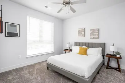 Image de CozySuites 2br Modern Apt near the Fashion Mall