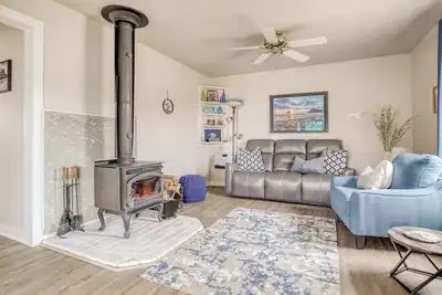 Image de Clean, Cozy, Updated Pacific City Cottage in Super Location Near Dining, Beach!