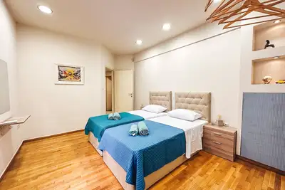 Image de 4 Spacious Bedroom Family Home, near Central Metro