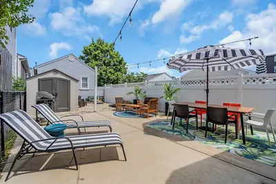 Image de Coral Door Inn - Outdoor Shower - 3 Blocks to the Beach - Beach Badges Included