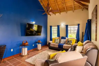 Image de The Vintage Sanctuary - 3 mins drive to the beach!