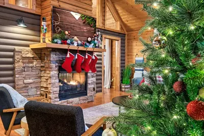 Image de New Hot Tub/Game Room/Smoky Mtn Cabin/Dollywood