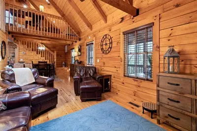 Image de Cozy creekside retreat, family\/pet friendly, fire pit, close to skiing & hiking!