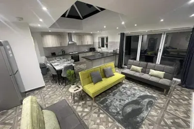 Image de Good Priced 6 Bedroom Home With Free Parking Family Holiday - Windsor