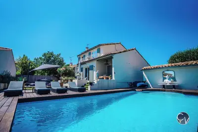 Image de Villa Moderne Avec Piscine Proche Centre
