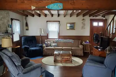 Image de York Beach Rental. Rustic Cottage, 2 bedroom with Loft, 1. 5 bath.